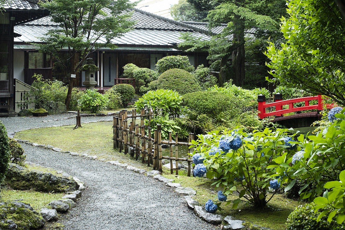 日本庭園（旧御用邸　菊華荘）