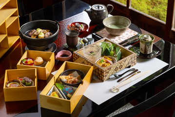 旧御用邸菊華荘「時の抽き出し千代箱 四季彩アフタヌーンティー」